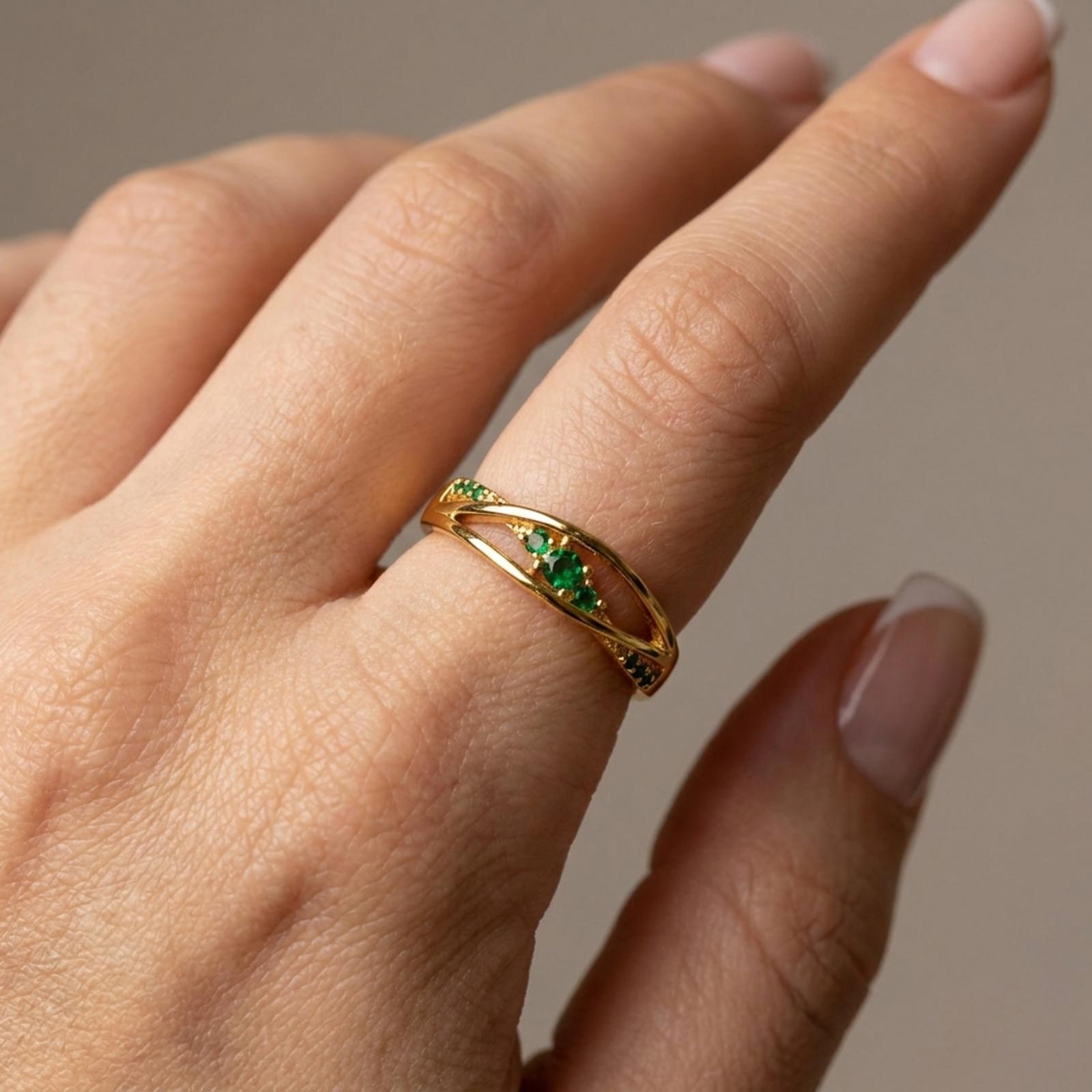 ANEL VERDE TAMANHO 12 PEQUENO OURO BANHADO