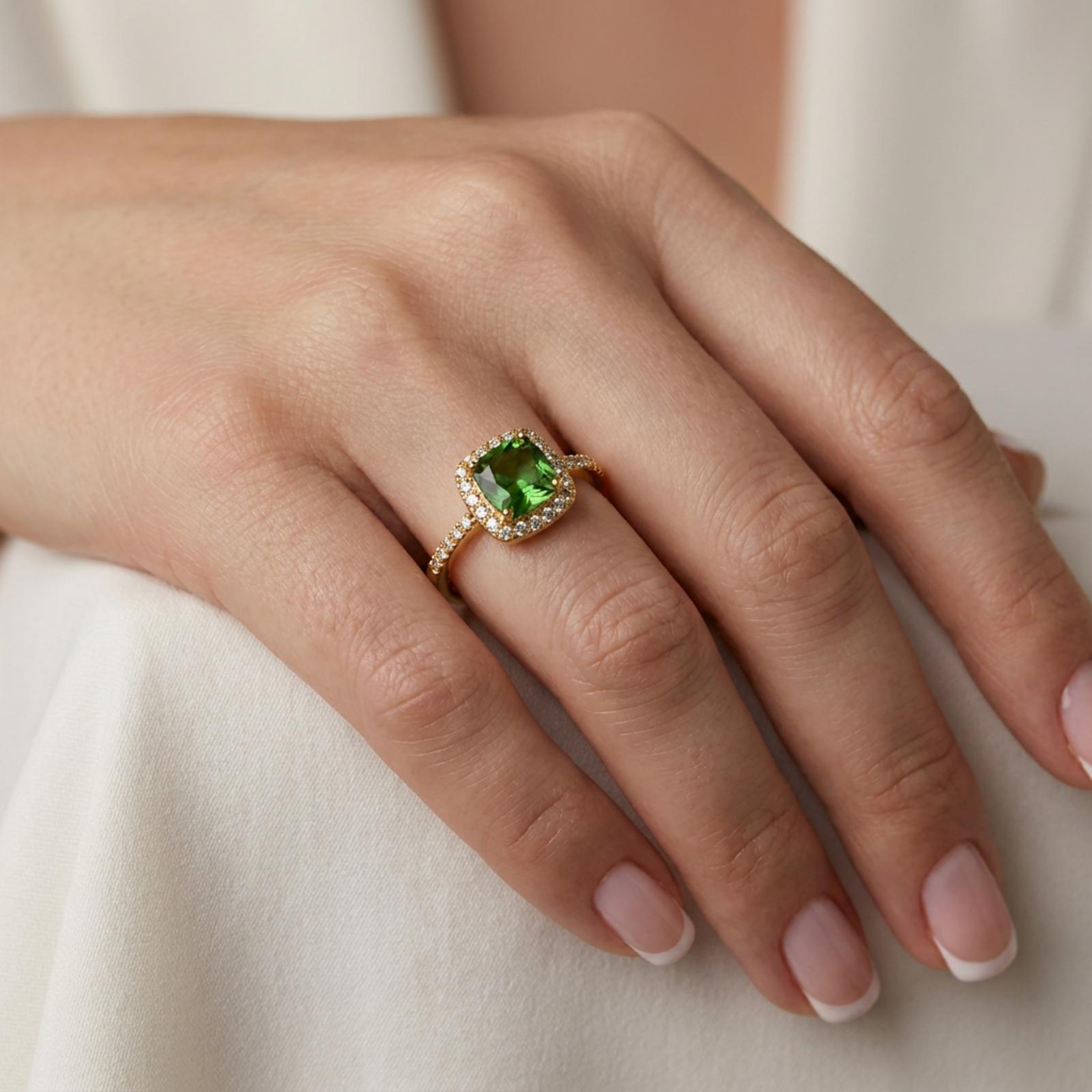 ANEL VERDE TAMANHO 22 PEQUENO OURO BANHADO